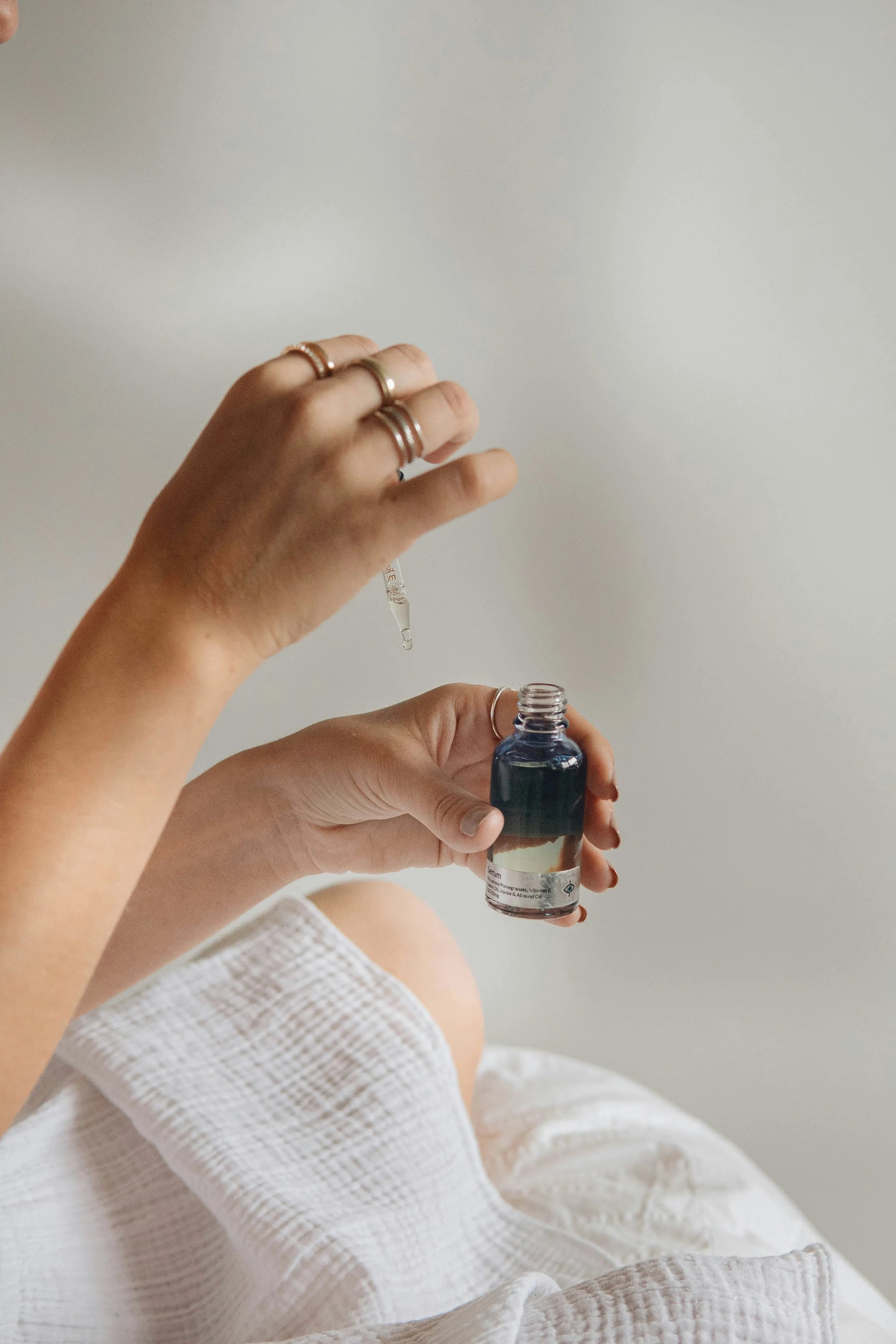 a woman using night serum by Bloohm